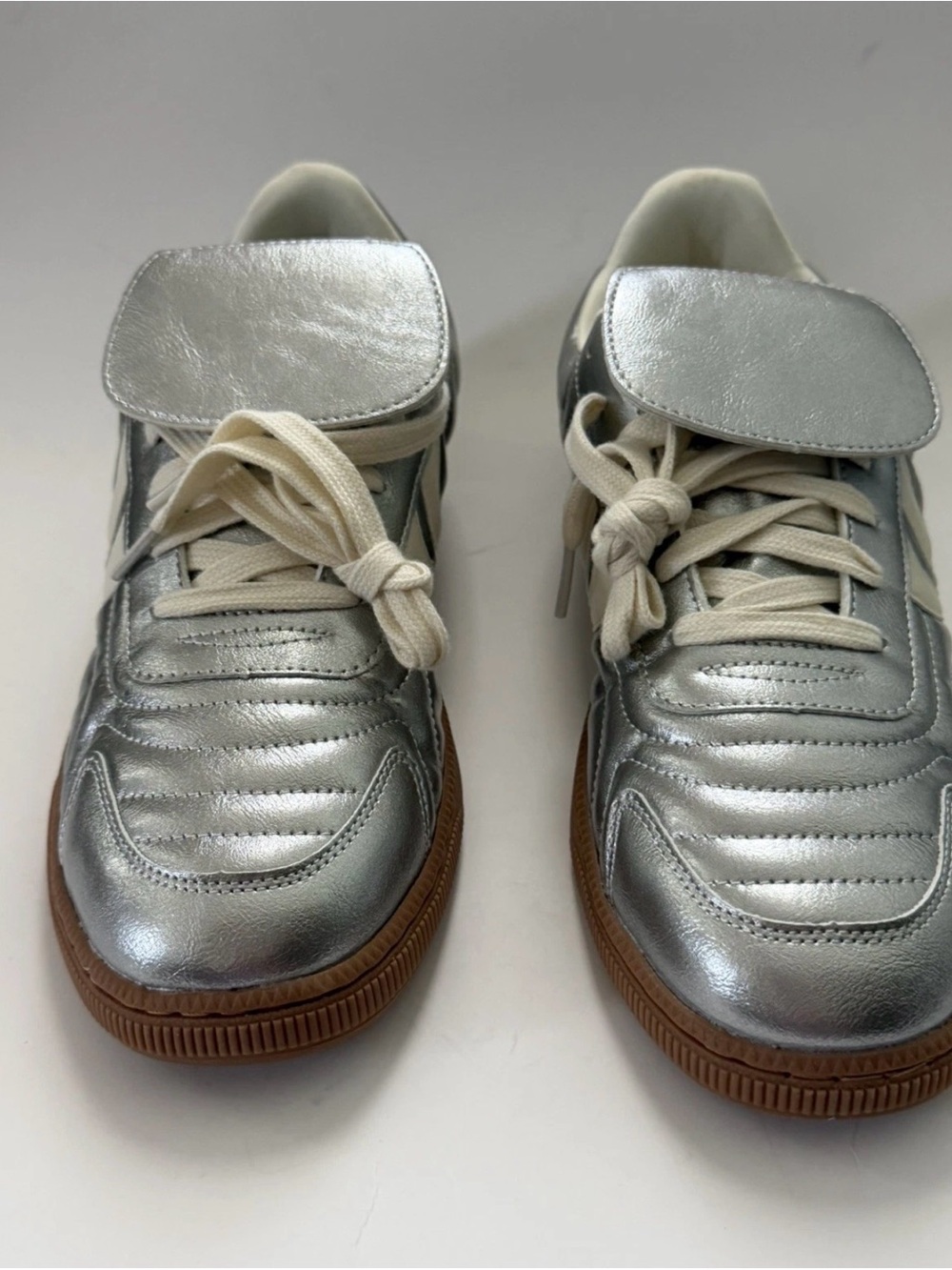 CUSHIONAIRE Women's Astro Retro Sneaker, Lace-Up Design +Memory Foam.size 11 - Picture 5 of 8
